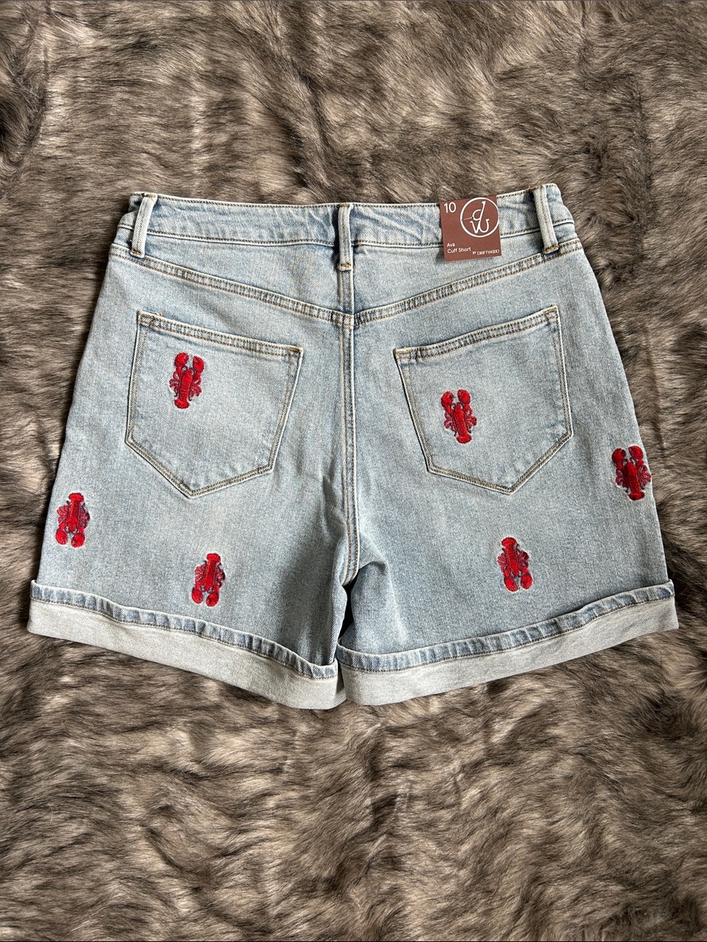 NWT Driftwood Ava Cuff Light Blue Denim Shorts Red Lobster Embroidery Size 10 - Picture 7 of 8